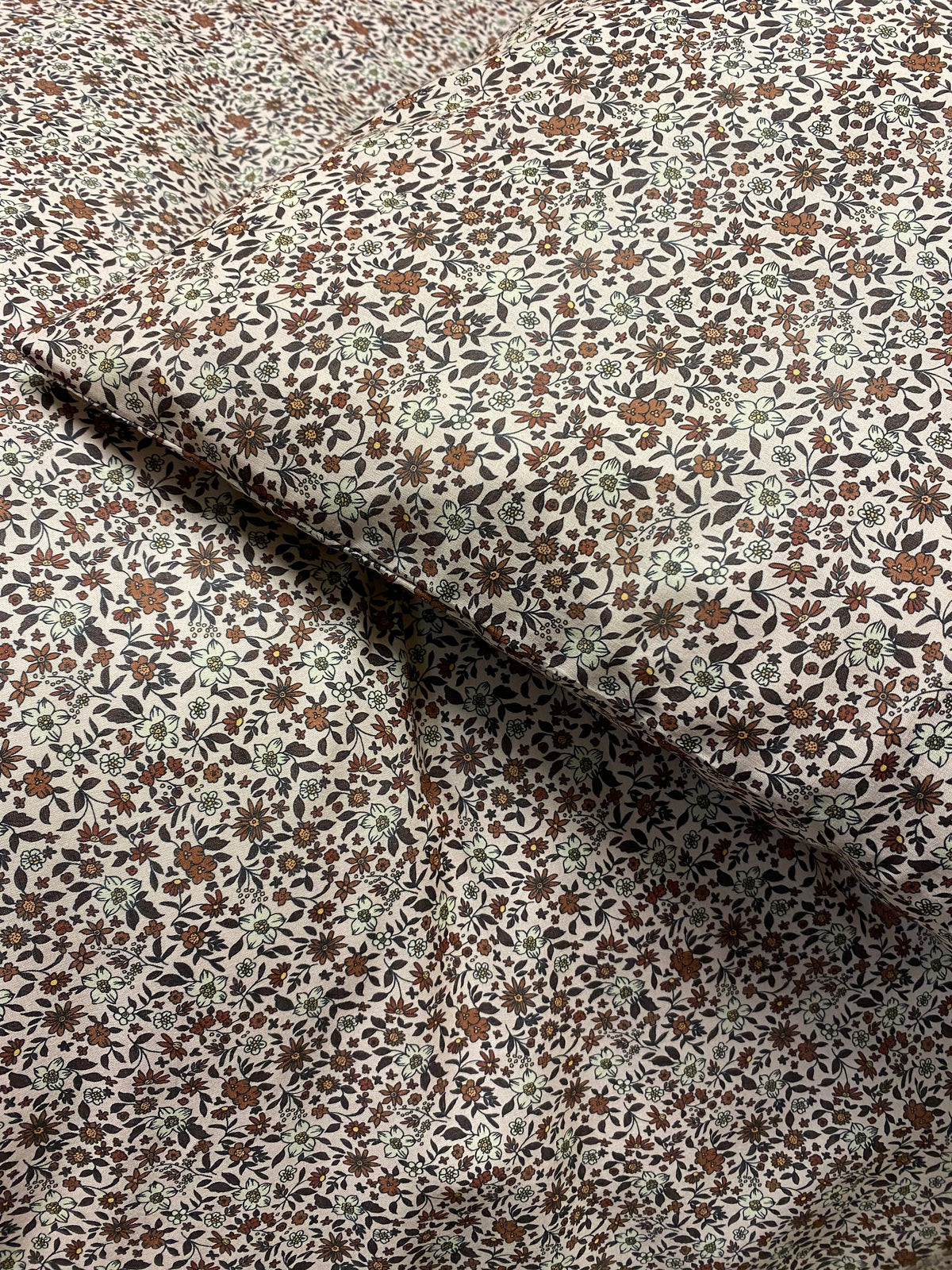 Nørgaard Madsens - Sengetøj Baby ORGANIC - Mørke og dusty rose blomster