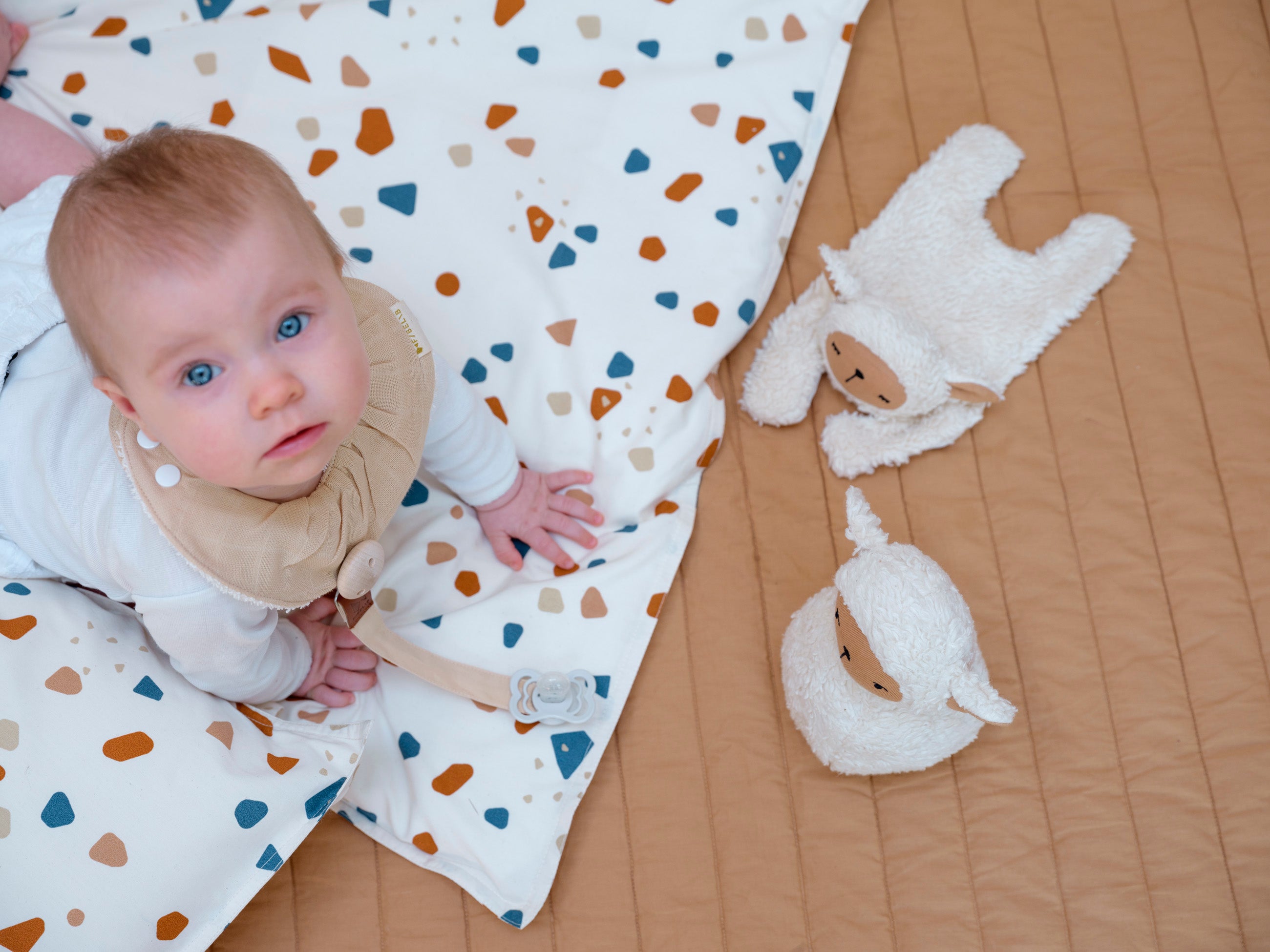 Fabelab - Savlesmæk 2 pak - Ruffle Bib - Wheat
