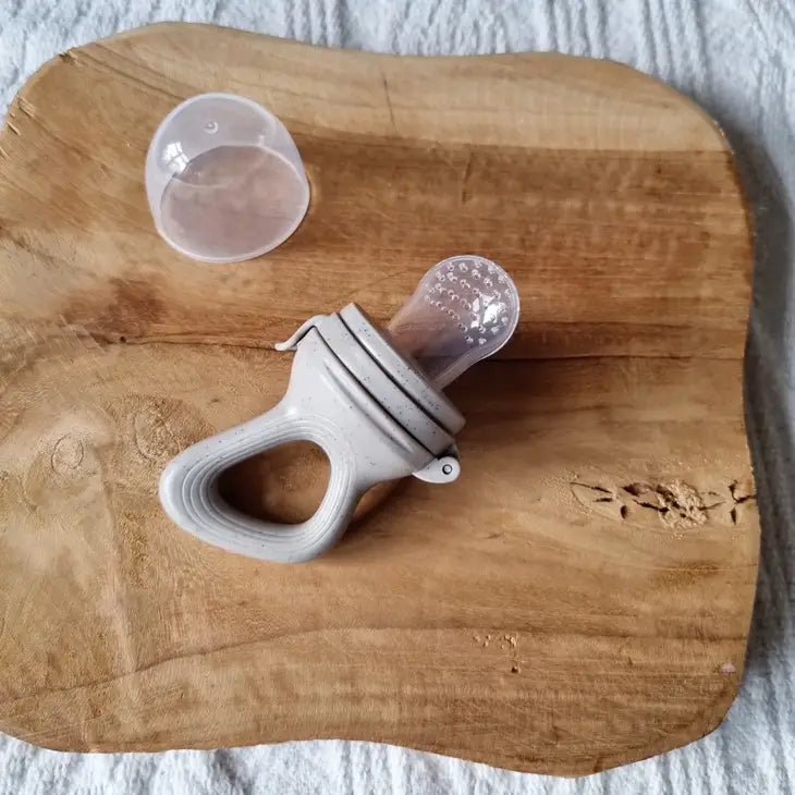 Rammelaartje - Fruit soother - for baby's start on food - Grey dotted