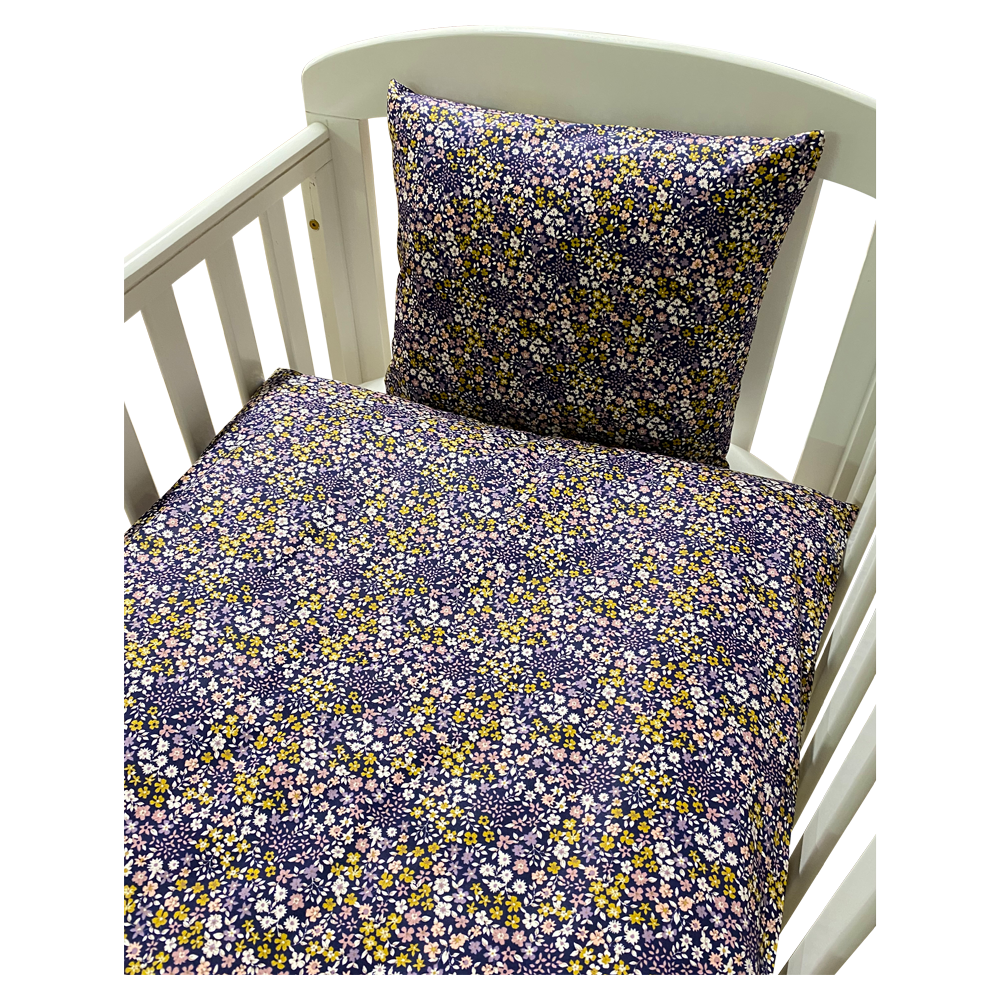 Nørgaard Madsens - Sengetøj Baby - Blå/Lilla blomster